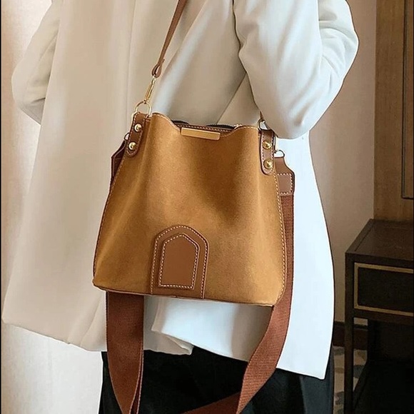 RESTOCKED - TAN STITCH DETAIL BUCKET BAG (1 LEFT) - Picture 4 of 6